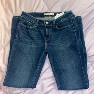 Levis dark wash skinny jeans size 29